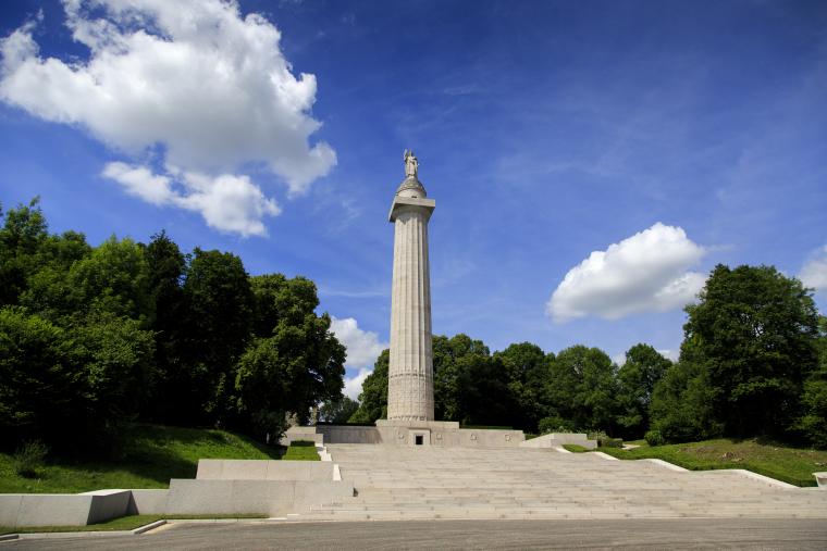 https://www.adrian-roads.com/wp-content/uploads/2020/01/American-Monument-montfaucon_ABMC_040.jpg